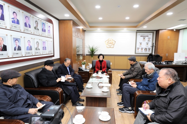 동구 실버기자단과의 인터뷰