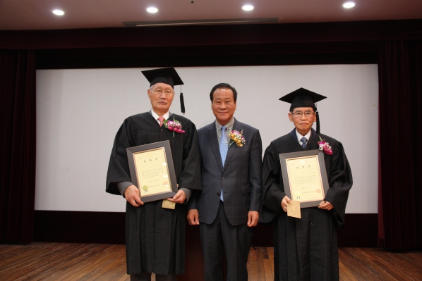 대한노인회 동구지회 부설 노인대학 졸업식