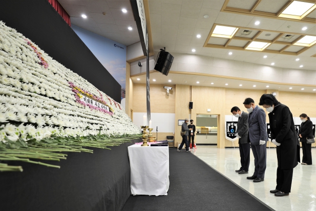 인천 동구의회, 이태원 참사 합동분향소 조문