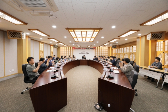사회복지 종사자 처우 개선을 위한 정책간담회